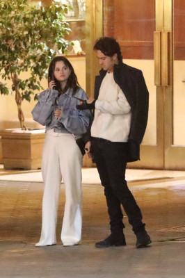 Selena Gomez - Sunset Tower in West Hollywood 07/04/2022