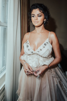 Selena Gomez - Met Gala in New York (Photoshoot) 05/07/2018