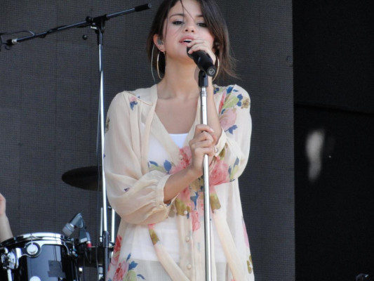 photo 26 in Selena Gomez gallery [id354255] 2011-02-08 00:00:00