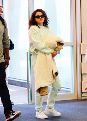 Selena Gomez - JFK Airport in New York 06/12/2019