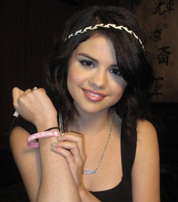 photo 12 in Selena Gomez gallery [id263758] 2010-05-14 00:00:00