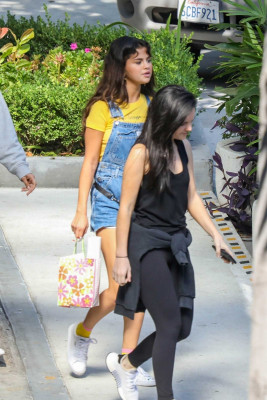 Selena Gomez - Leaving the Sheraton in Los Angeles 08/19/2018
