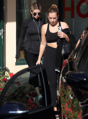Selena Gomez Hits the gym in LA 12/19/2017