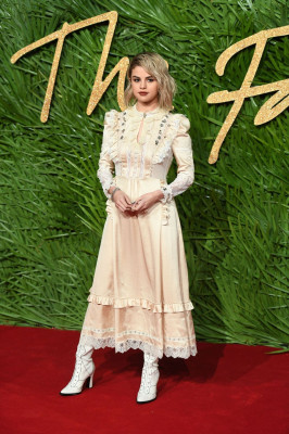 Selena Gomez – Fashion Awards 2017 in London