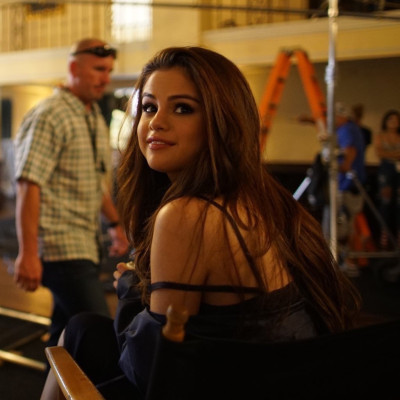 Selena Gomez - Music Video &#039;Kill Em With Kindness&#039; (2015)