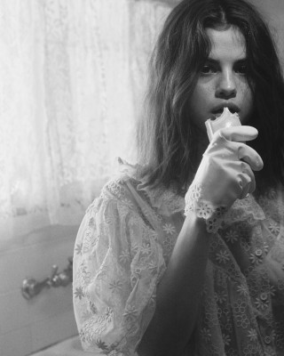 Selena Gomez - Music video Fetish (2017) Promotional