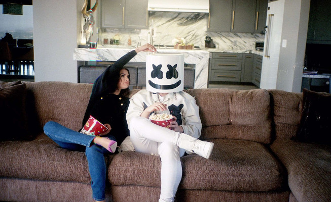 Selena Gomez - Selena Gomez x Marshmello - Wolves (2017)