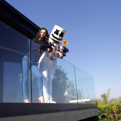 Selena Gomez - Selena Gomez x Marshmello - Wolves (2017)