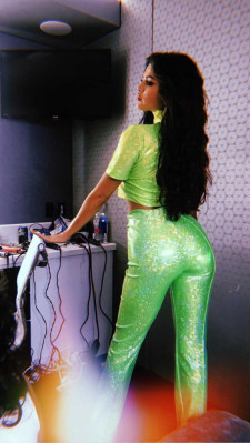 Selena Gomez - Music Video TakiTaki (2018)