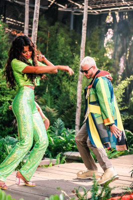 Selena Gomez - Music Video TakiTaki (2018)
