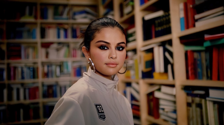 Selena Gomez - Puma &#039;Embroidery Runner&#039; Fall/Winter 2019