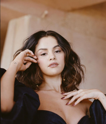 Selena Gomez - Allure (2020)
