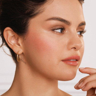 Selena Gomez - Rare Beauty Summer Collection 2020