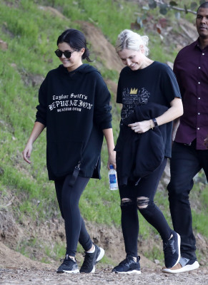 Selena Gomez - Los Angeles 12/21/2018