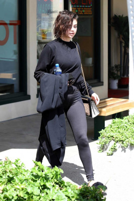 Selena Gomez Hits the gym in Hollywood 03/29/2018