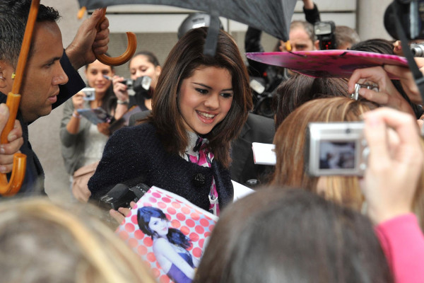 photo 19 in Selena Gomez gallery [id306847] 2010-10-25 00:00:00