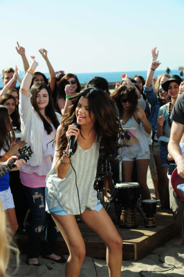 photo 23 in Selena Gomez gallery [id360384] 2011-02-18 00:00:00