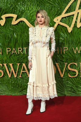 Selena Gomez – Fashion Awards 2017 in London