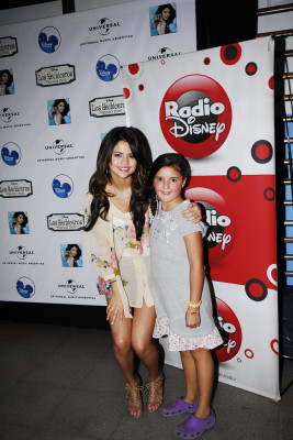 photo 18 in Selena Gomez gallery [id566845] 2012-10-03 00:00:00