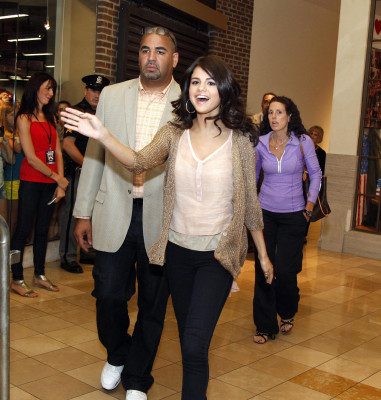 photo 16 in Selena Gomez gallery [id403605] 2011-06-22 00:00:00