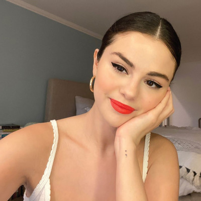 Selena Gomez - Rare Beauty | 2020