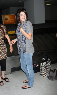 photo 8 in Selena Gomez gallery [id270869] 2010-06-10 00:00:00