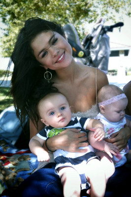 photo 26 in Selena Gomez gallery [id437943] 2011-11-21 00:00:00