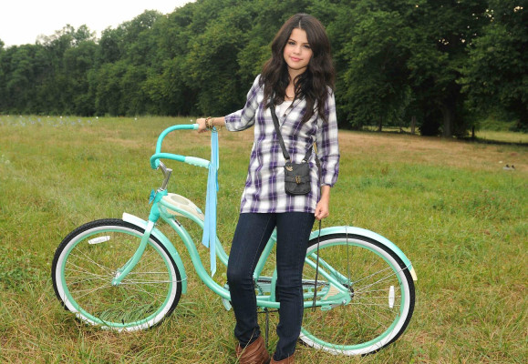 photo 7 in Selena Gomez gallery [id437460] 2011-11-18 00:00:00
