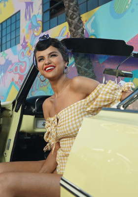 Selena Gomez - &#039;Ice Cream&#039; - Behind the Scenes || 2020