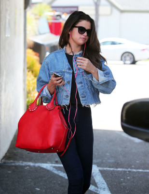 photo 23 in Selena Gomez gallery [id723335] 2014-04-25 00:00:00