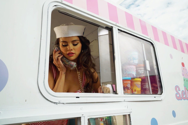 Selena Gomez - &#039;Ice Cream&#039; - Behind the Scenes || 2020
