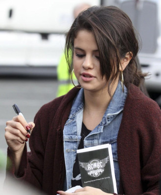 photo 18 in Selena Gomez gallery [id429090] 2011-10-17 00:00:00