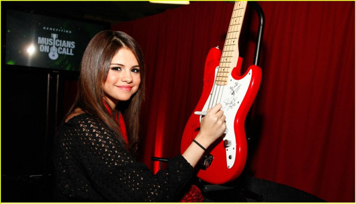 photo 13 in Selena Gomez gallery [id325203] 2010-12-13 00:00:00