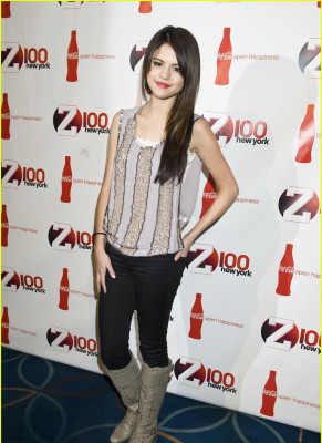 photo 20 in Selena Gomez gallery [id325195] 2010-12-13 00:00:00