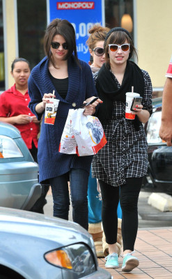 photo 29 in Selena Gomez gallery [id294910] 2010-09-13 00:00:00