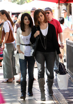 photo 29 in Selena Gomez gallery [id295860] 2010-09-15 00:00:00