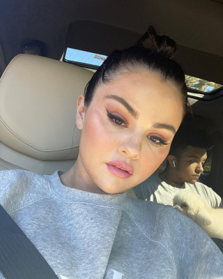 Selena Gomez - Rare Beauty (2021)