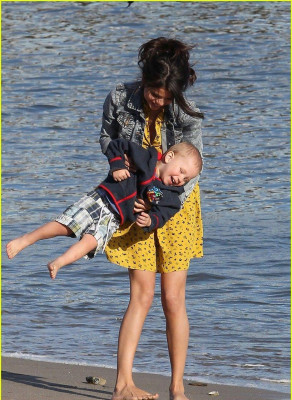 photo 6 in Selena Gomez gallery [id468328] 2012-02-21 00:00:00