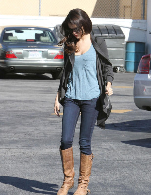 photo 15 in Selena Gomez gallery [id439898] 2011-11-25 00:00:00