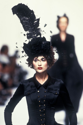 Shalom Harlow for Chanel  haute couture fw 1994
