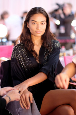 Shanina Shaik – Victoria’s Secret Fashion Show Backstage 2018 
