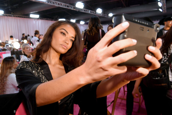 Shanina Shaik – Victoria’s Secret Fashion Show Backstage 2018 