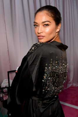 Shanina Shaik – Victoria’s Secret Fashion Show Backstage 2018 