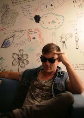 Shannon Leto - Buzznet Photoshoot (2009)
