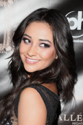Shay Mitchell pic #385946