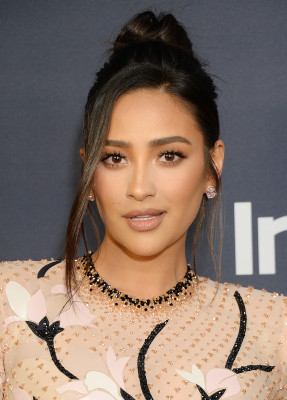 Shay Mitchell - 2020 InStyle and Warner Bros Golden Globes Party || 05.01.2020