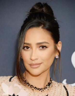 Shay Mitchell - 2020 InStyle and Warner Bros Golden Globes Party || 05.01.2020