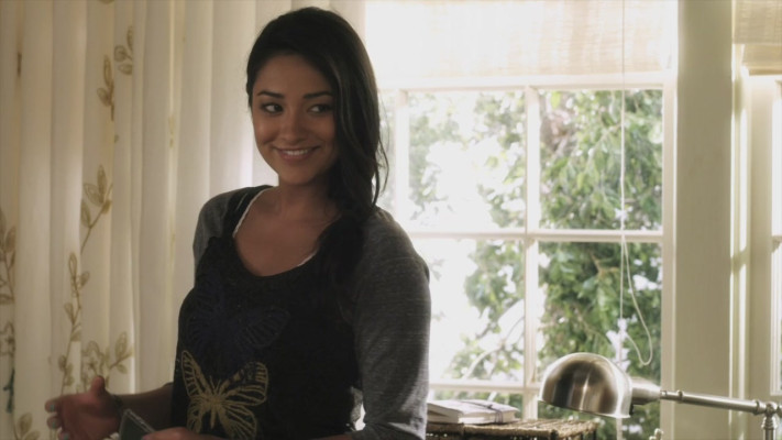 Shay Mitchell pic #812352