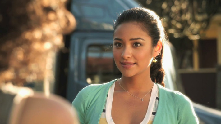 Shay Mitchell pic #809667