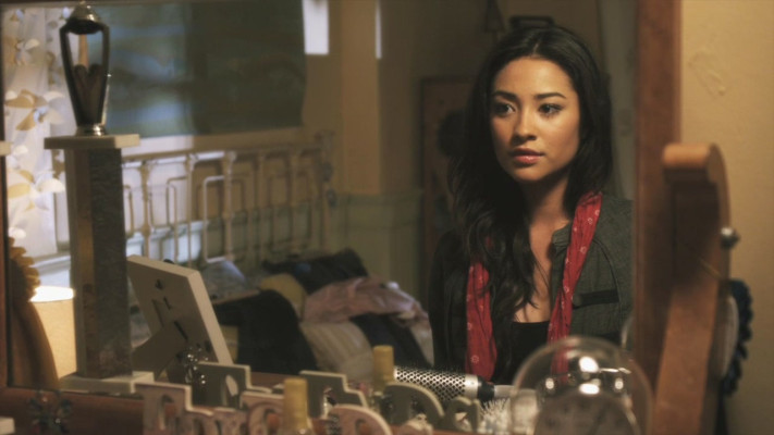 Shay Mitchell pic #820071